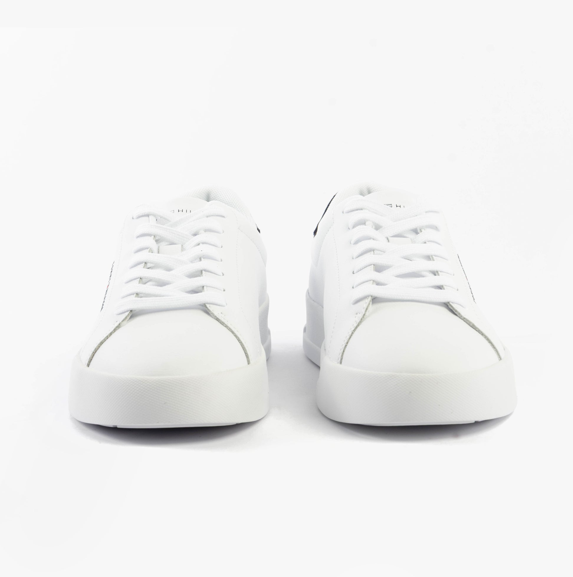 tothtmmy hilfigthter LOGO COURT Mens Trainers White/Desert Sky