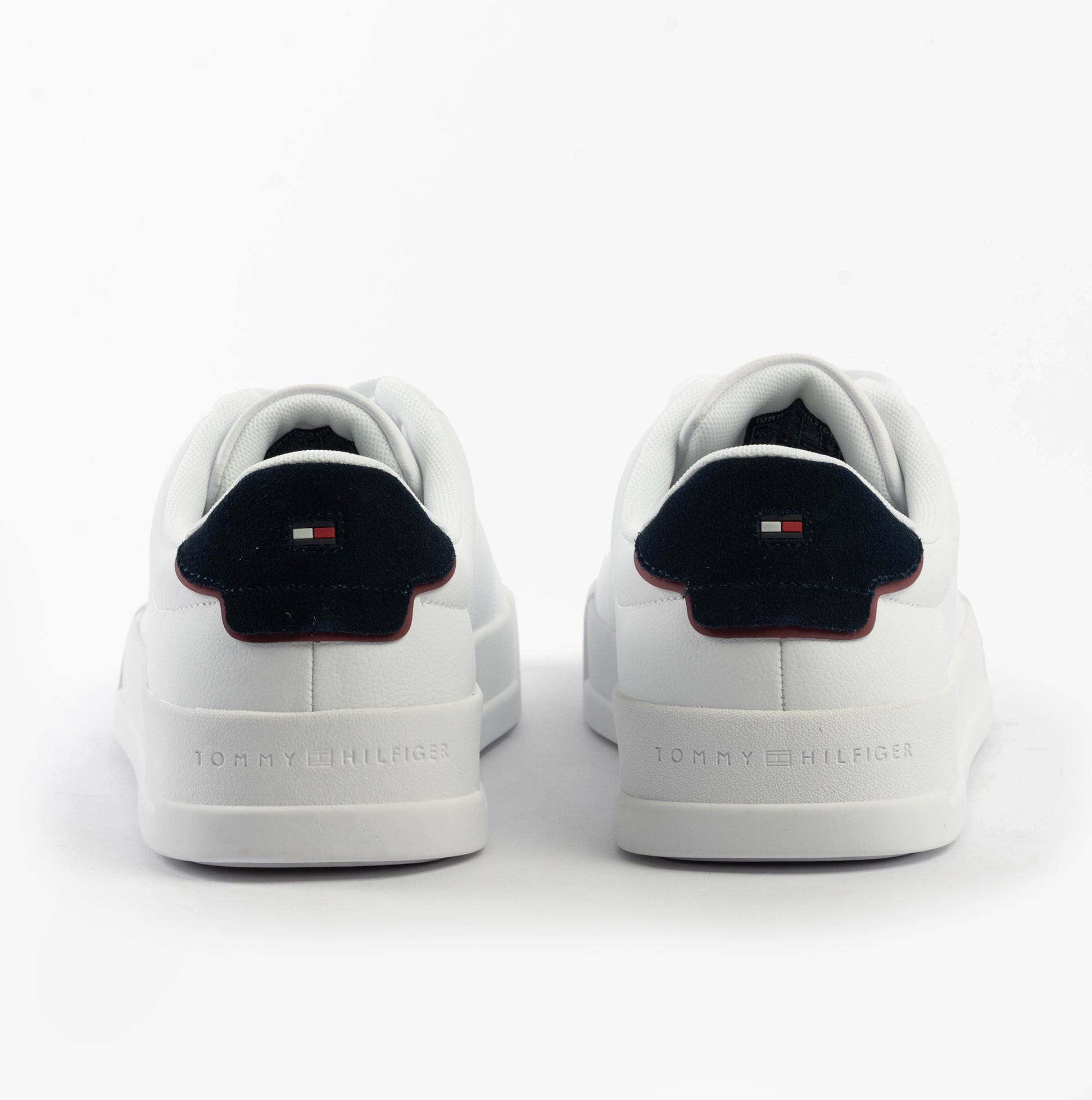 tothtmmy hilfigthter LOGO COURT Mens Trainers White/Desert Sky