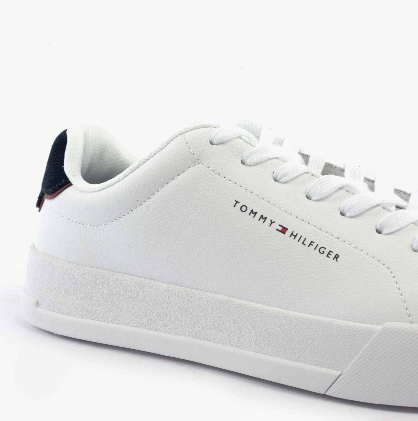 tothtmmy hilfigthter LOGO COURT Mens Trainers White/Desert Sky