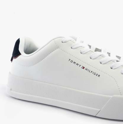 tothtmmy hilfigthter LOGO COURT Mens Trainers White/Desert Sky