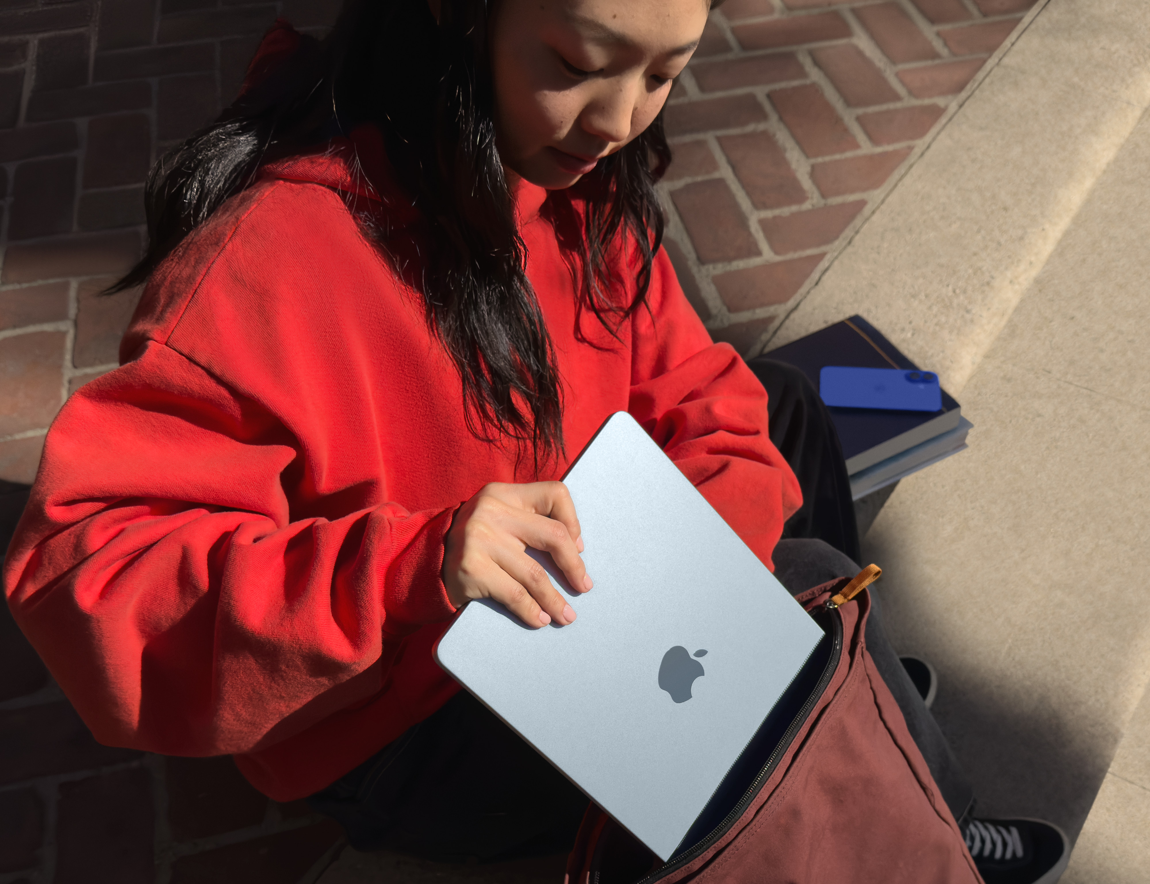 MacthtBook Athtir With M14 Chip