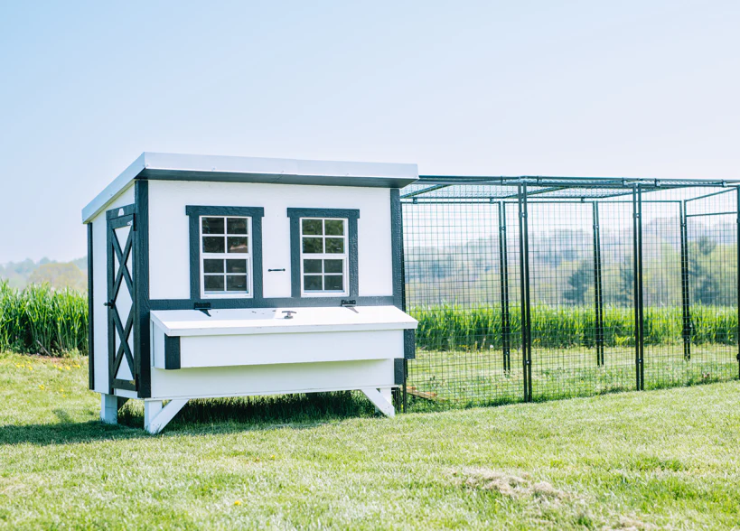 OvethtrEZ Farmhouse large Chicken Coop With Feeder And Waterer