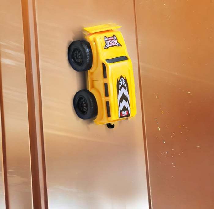 🔥Last Day - Magnetic Wall Climbing Toy Car