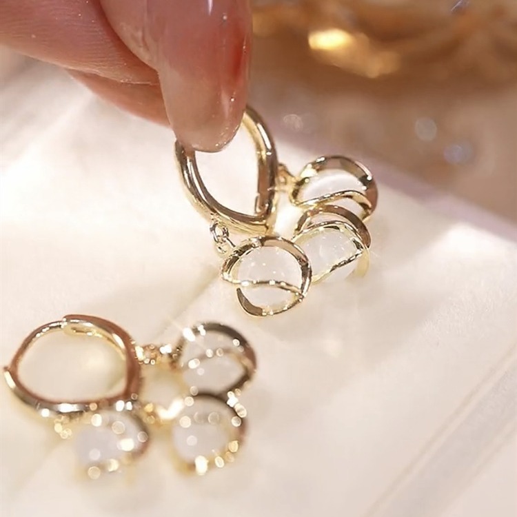 🎁Small fresh temperament simple ear buckle