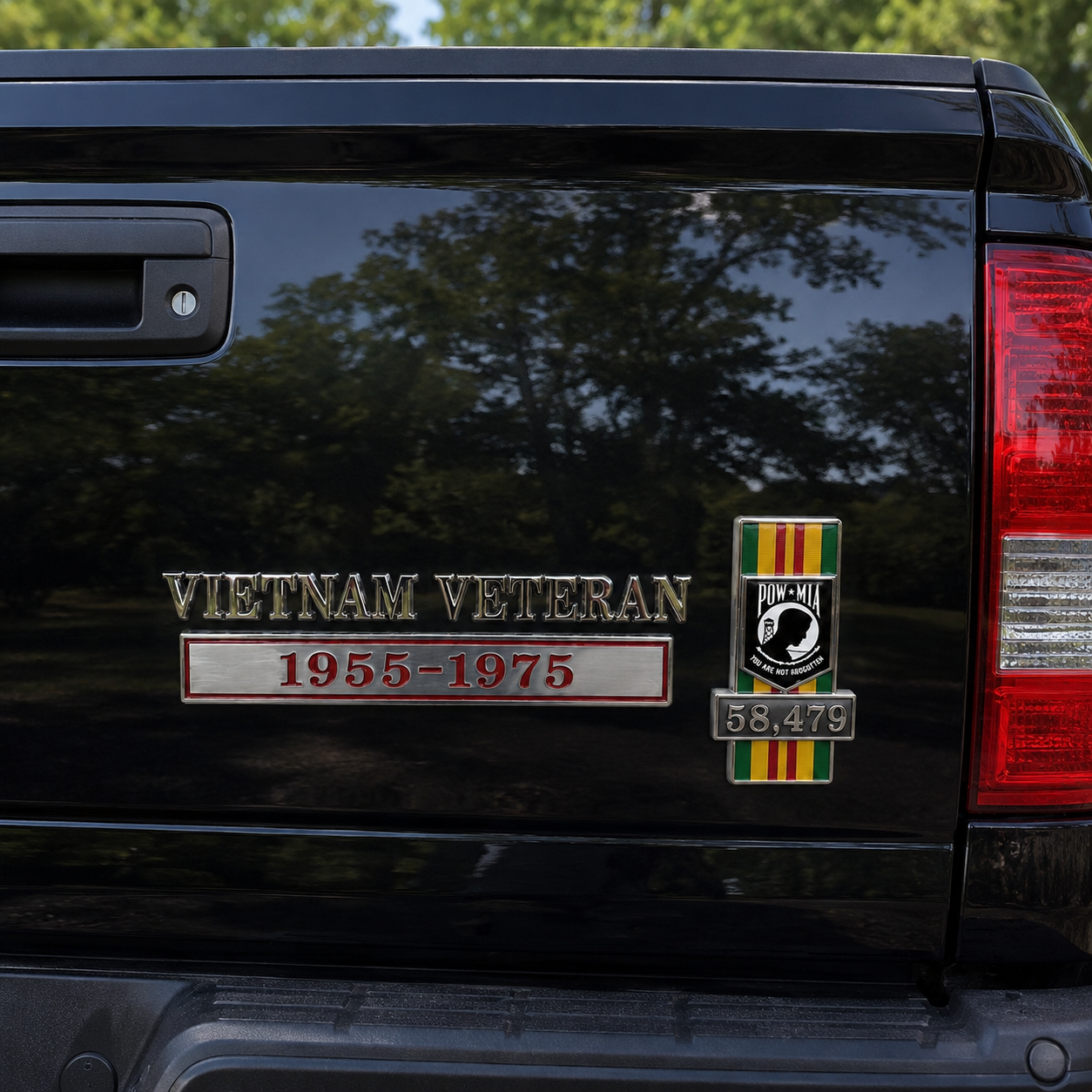 Vietnam Veteran 1955–1975 Memorial Car Emblem Metal Badge