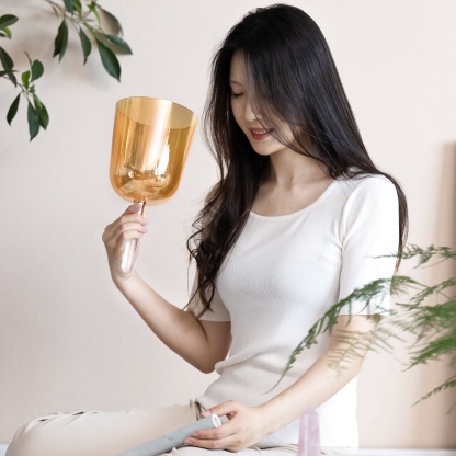 CVNC Handle Clear Golden Tea Crystal Singing Bowl With Carrier Bag For Chakra Healing Meditation