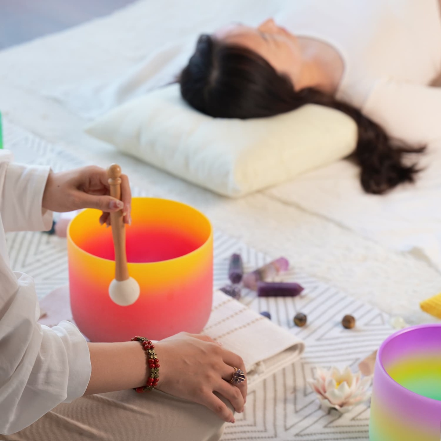 CVNC E Note Solar Plexus Chakra Rainbow Colored Frosted Crystal Singing Bowl For Sound Healing