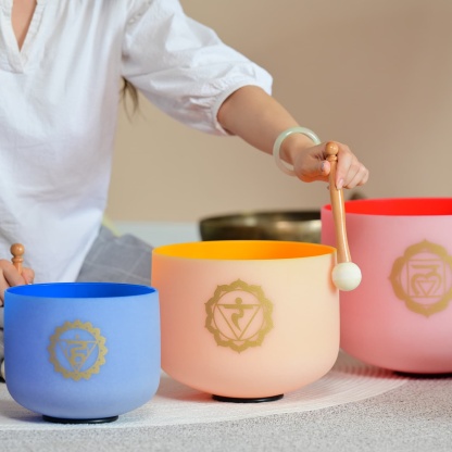 CVNC 6-12 Inch Set of 7 Color Frosted Chakra Quartz Crystal Sound Singing Bowls With Carrier Bag For Chakra Healing Meditation