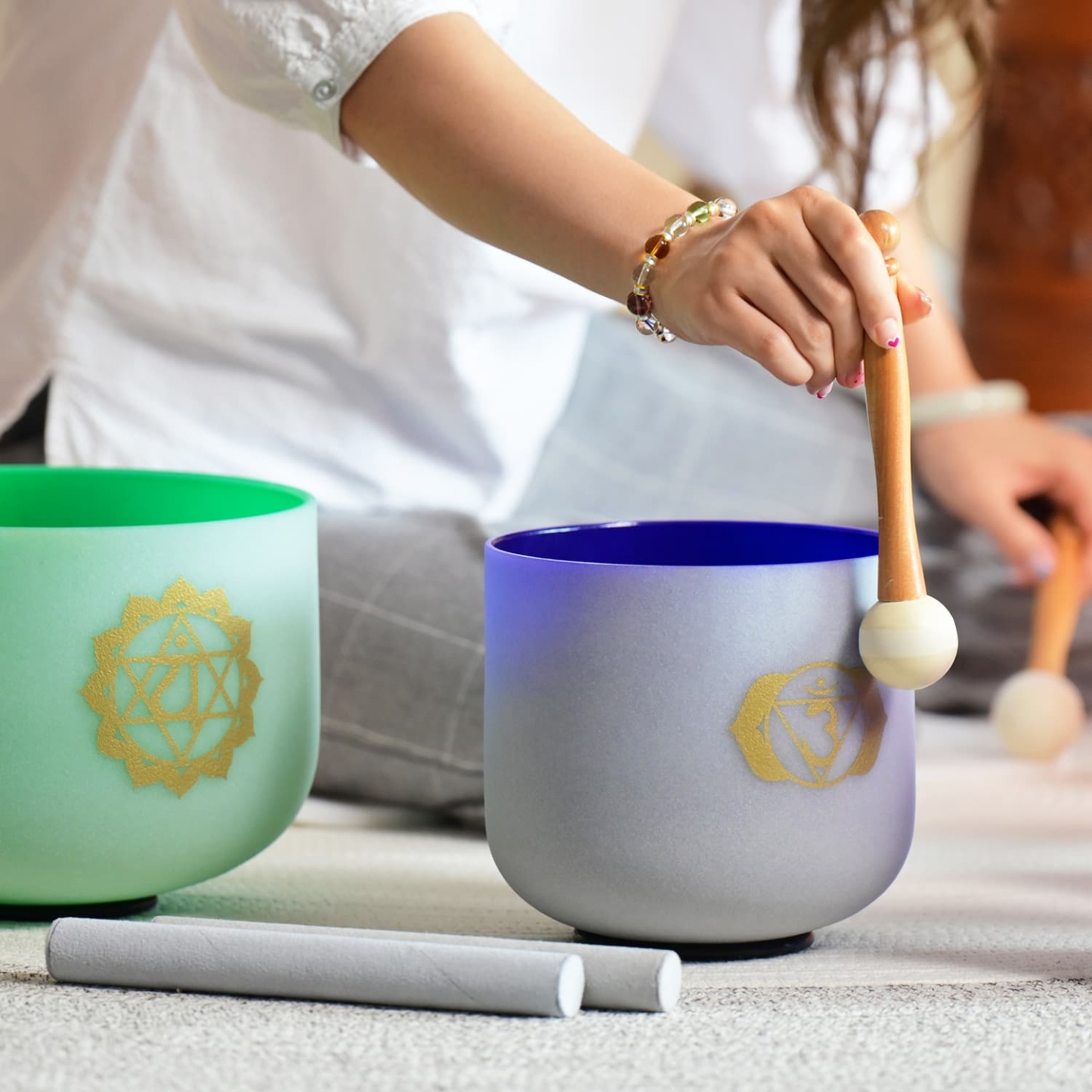 CVNC 6-12 Inch Set of 7 Color Frosted Chakra Quartz Crystal Sound Singing Bowls With Carrier Bag For Chakra Healing Meditation