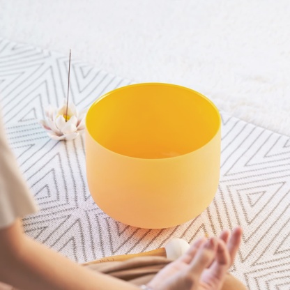 CVNC E Note Solar Plexus Chakra Yellow Color Frosted Crystal Singing Bowl  For Sound Healing