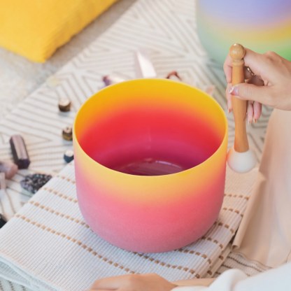 CVNC E Note Solar Plexus Chakra Rainbow Colored  Frosted Crystal Singing Bowl For Sound Healing