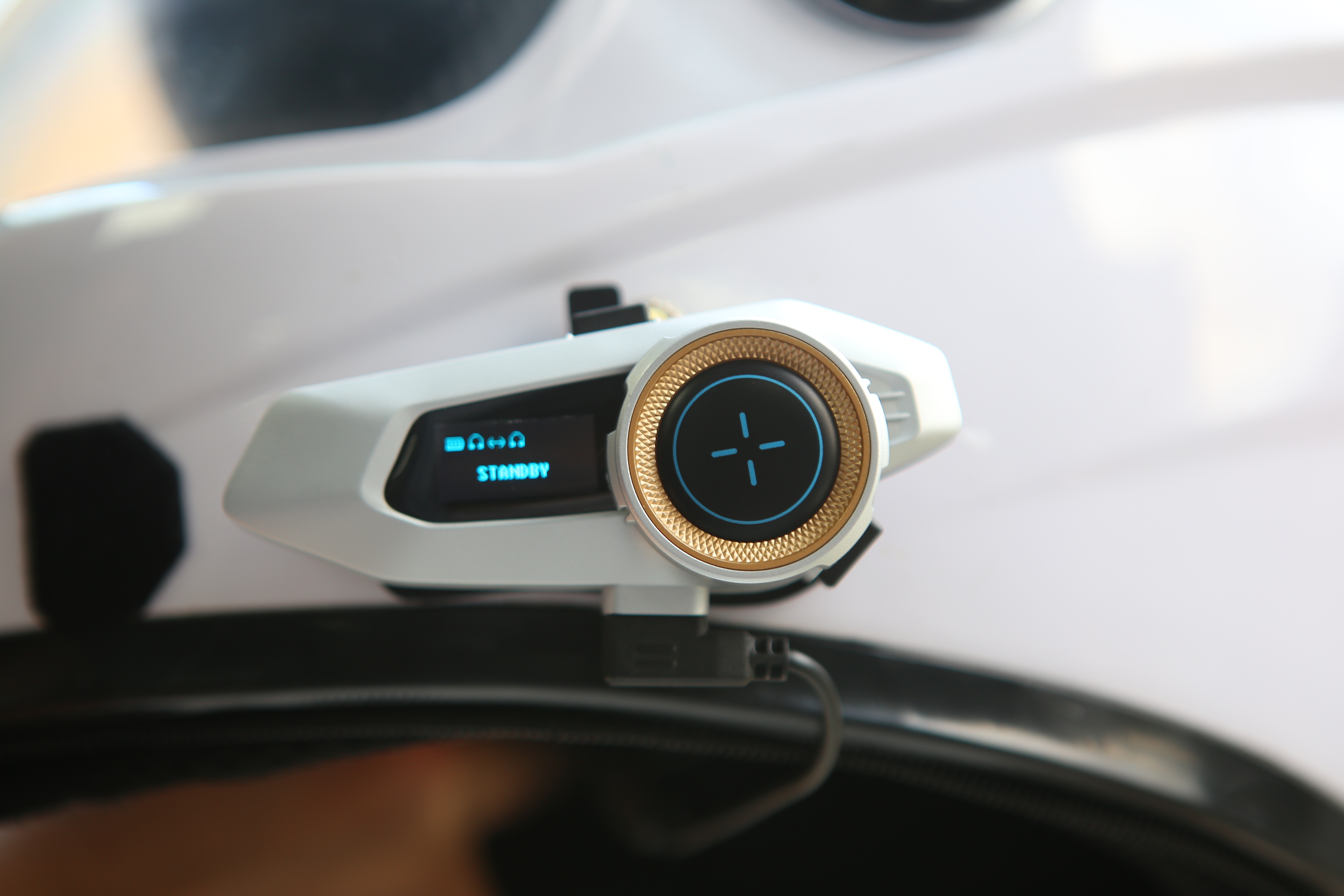 {"default":"Bluetooth intercom headset "}
