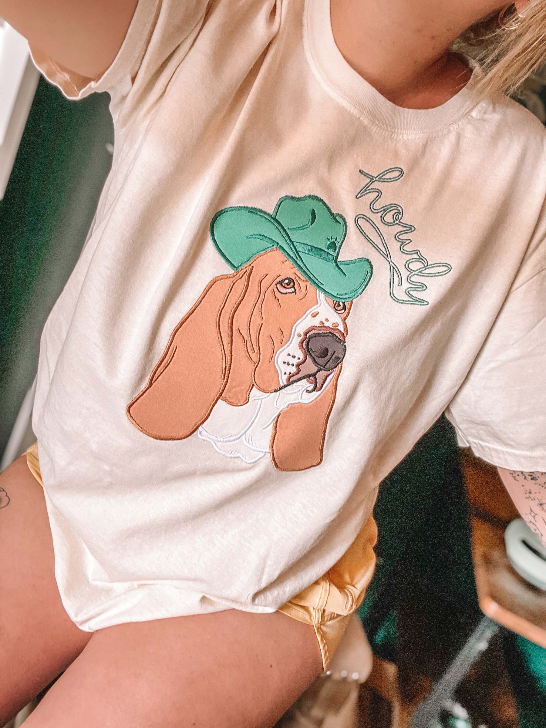 Howdy Basset Hound Embroidered Applique T's N' Pullovers 🐕Custom🐕