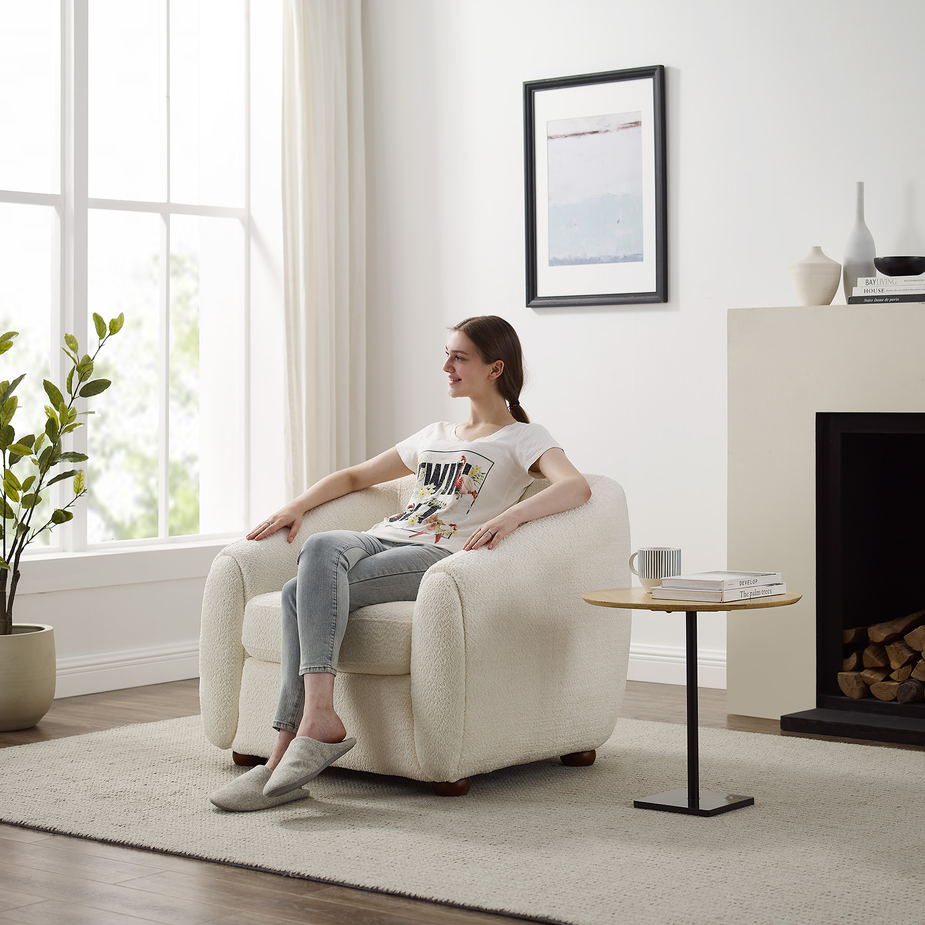 VANOMi Large Accent Chair