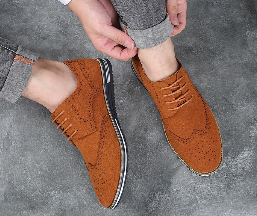 Zapatos de negocios ligeros de cuero italiano de plena flor para hombres