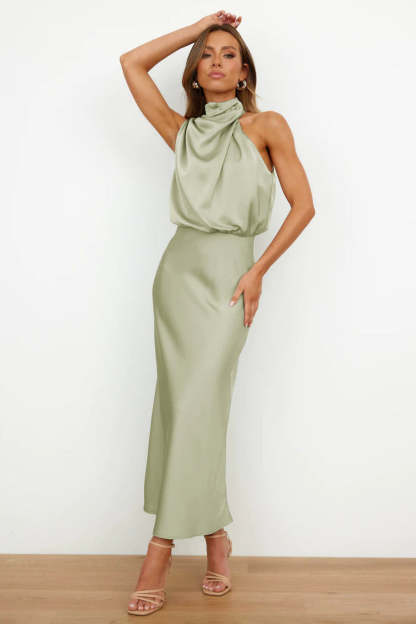 Vestido largo de raso con escote americano