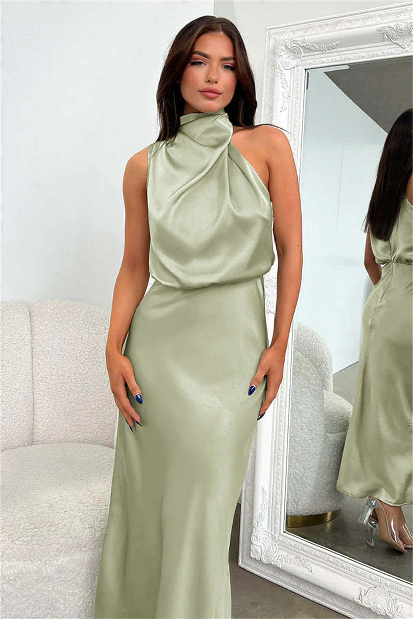 Vestido largo de raso con escote americano