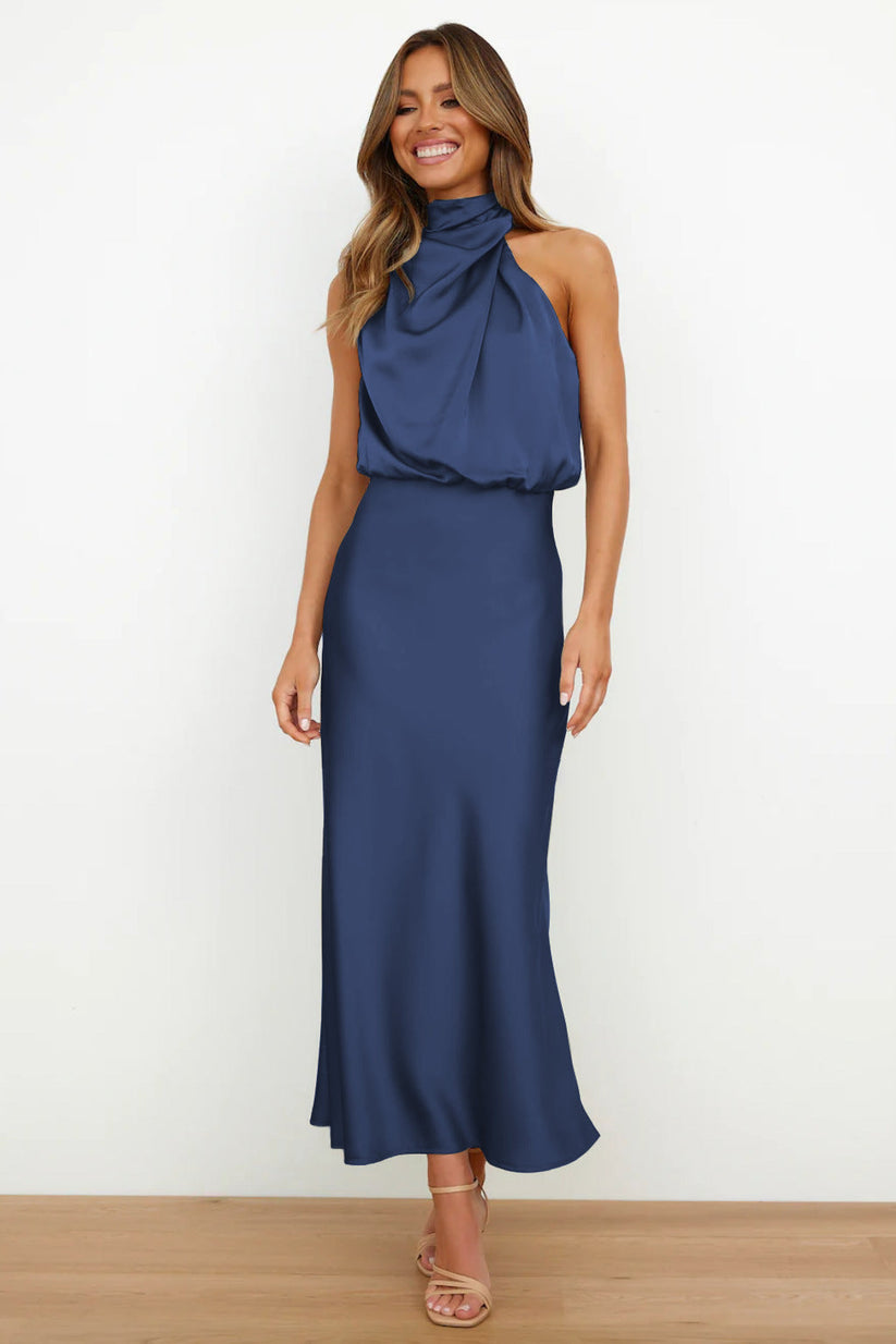 Vestido largo de raso con escote americano