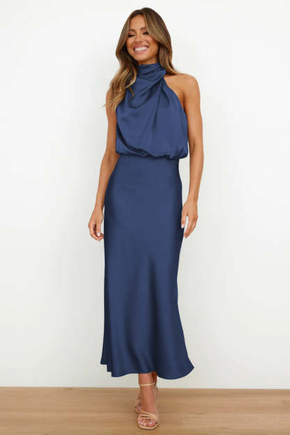 Vestido largo de raso con escote americano