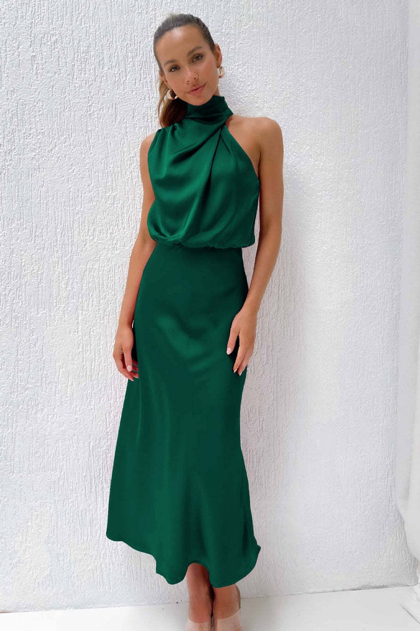 Vestido largo de raso con escote americano