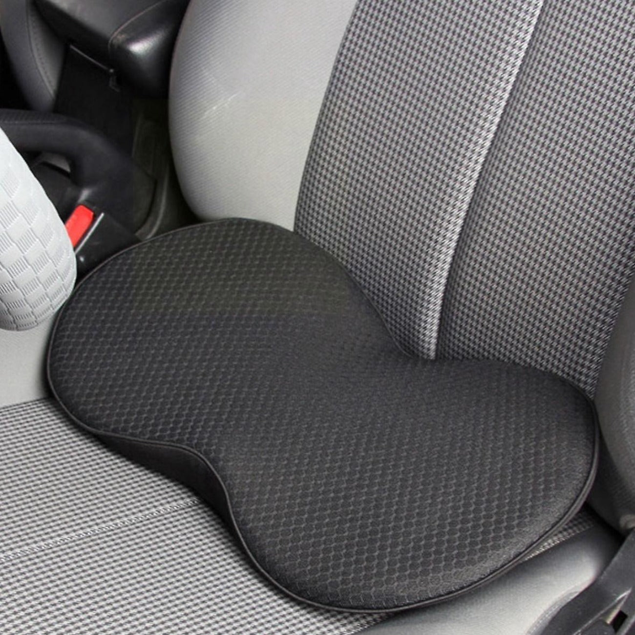 Cojín para asiento de coche para conductores de baja estatura