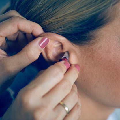 Aparato Auditivo Invisible - Audífono Resistente al Agua y Recargable