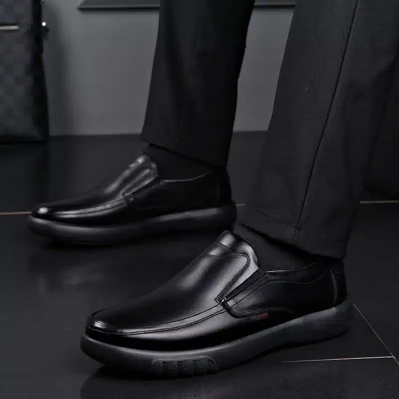 Zapatos ortopédicos elegantes negros para hombre
