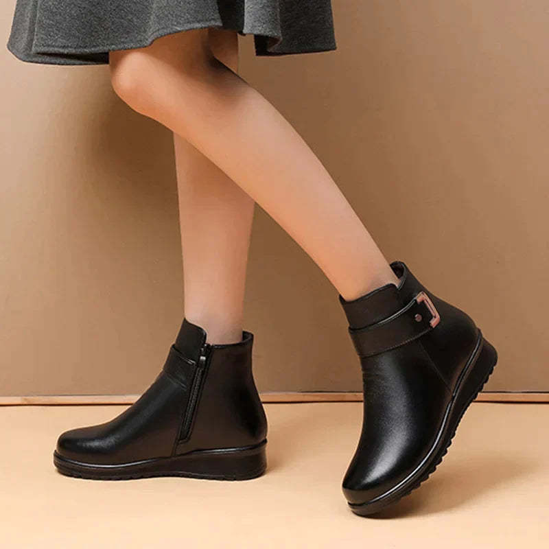 Botas ortopédicas acolchadas para mujeres con hebillas de metal