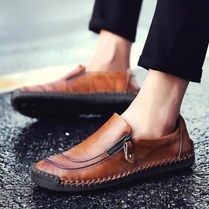 Zapatos de cuero sin cordones con cremallera y costuras a mano para hombre