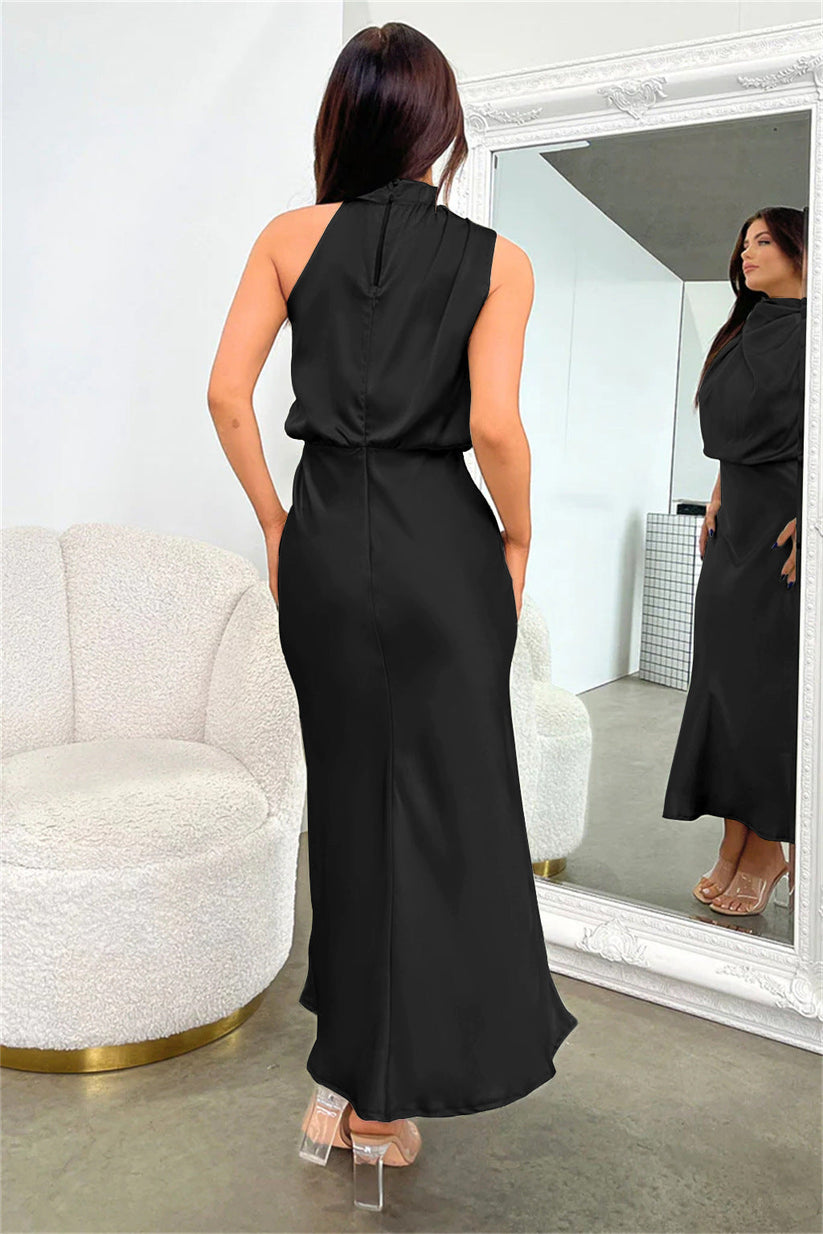 Vestido largo de raso con escote americano