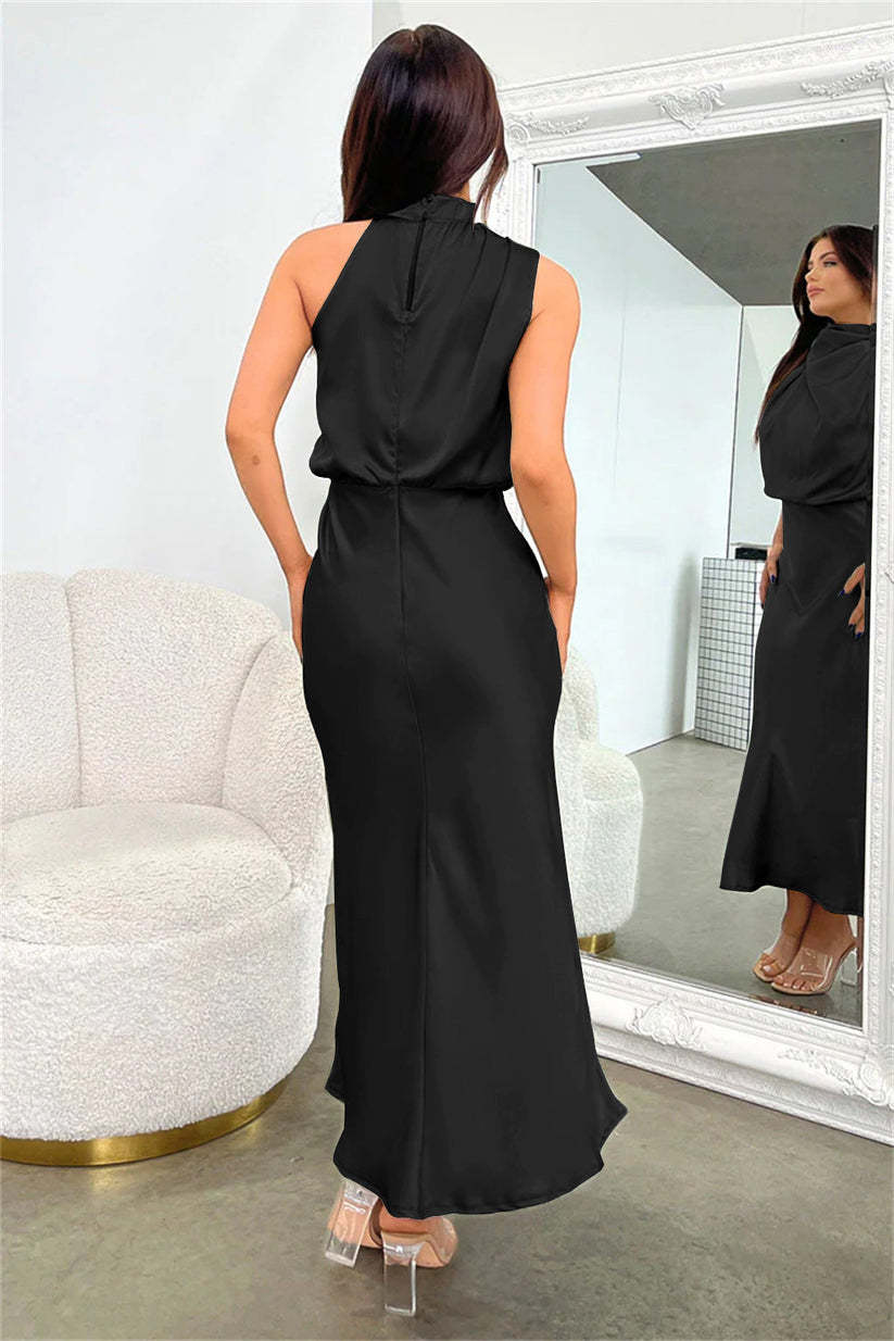 Vestido largo de raso con escote americano