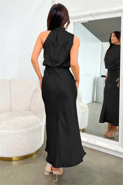 Vestido largo de raso con escote americano