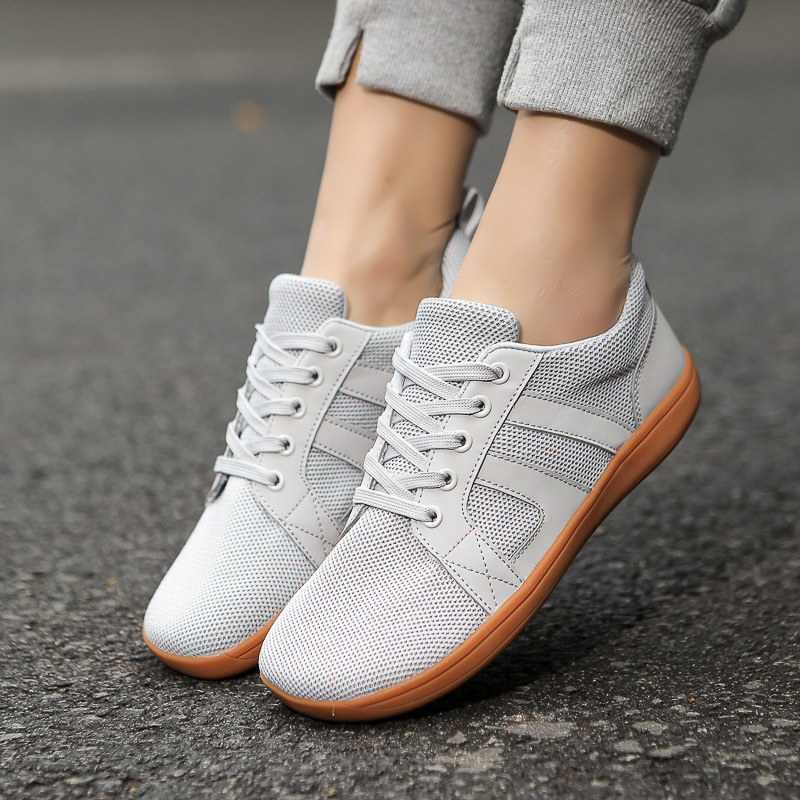 Zapatos de dedos anchos con la suela descalza