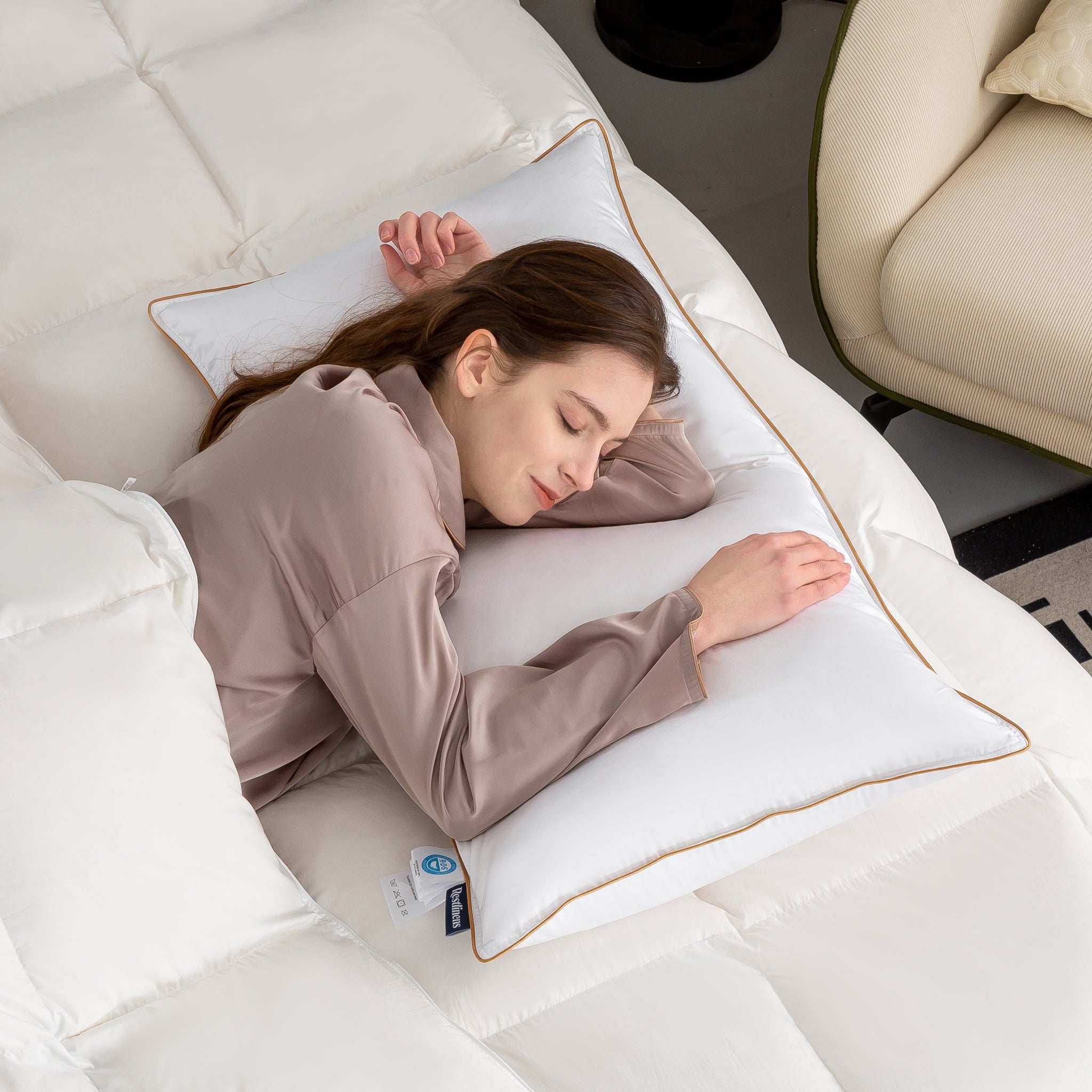 {"default":"Plush-Paradise-Goose-down-Pillow-7"}