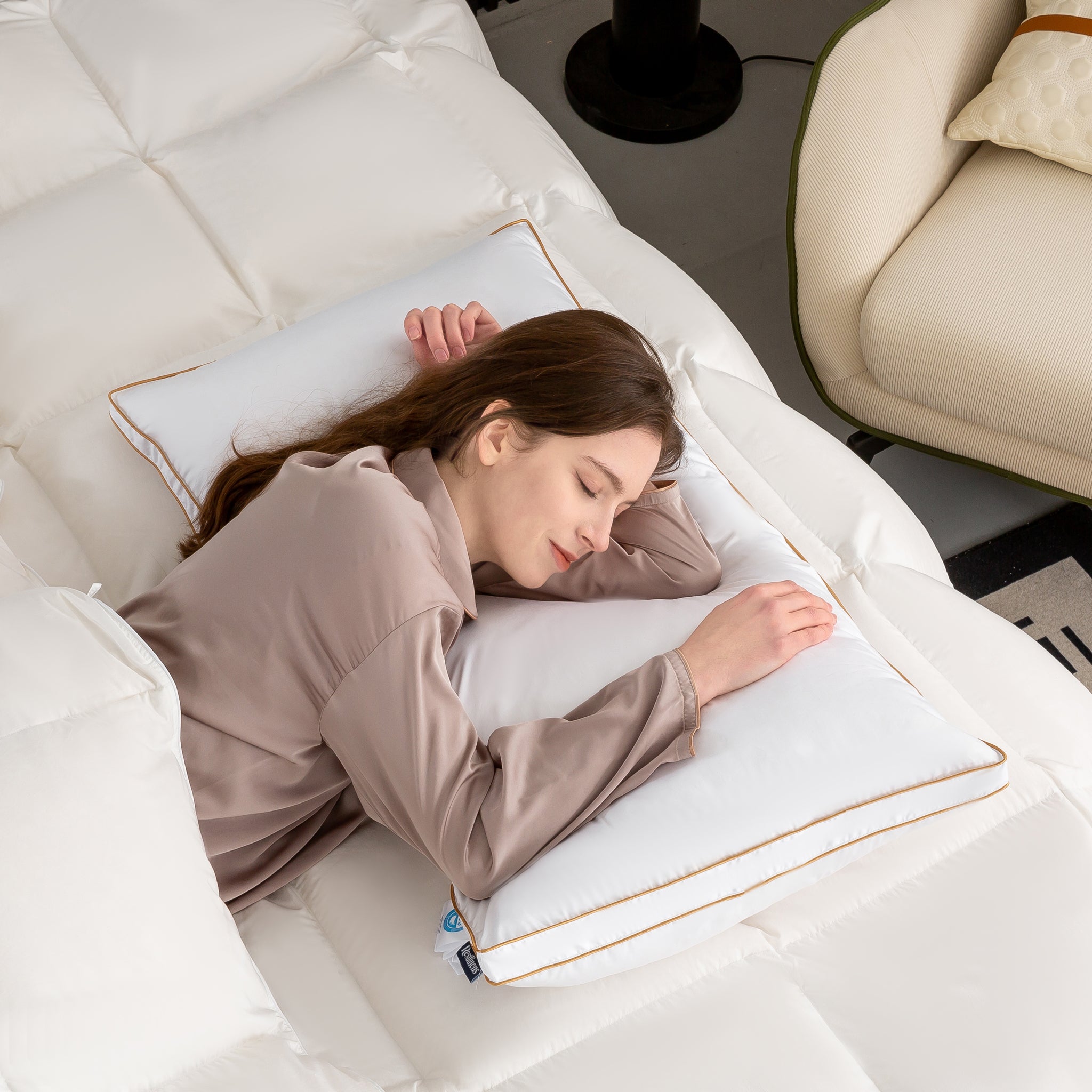 {"default":"Royal-Comfort-Goose-down-Pillow-11"}