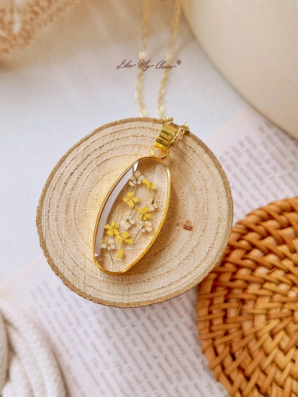 Mini Tulip Golden Oval Pendant  Natural Resin Necklace