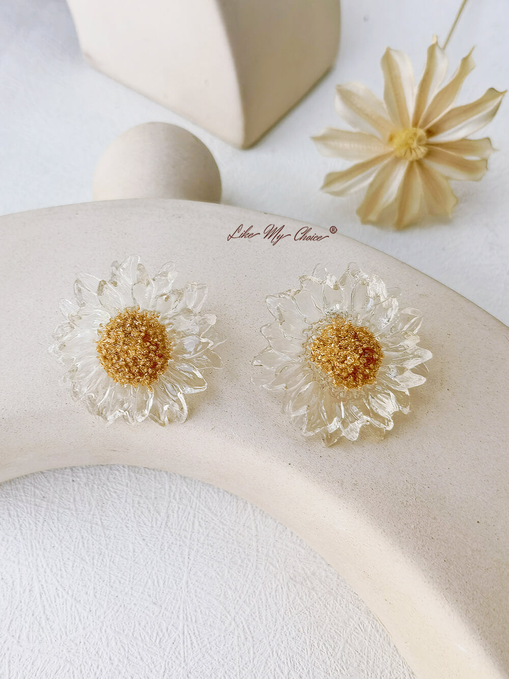 Resin Transparent Golden Daisy Flower