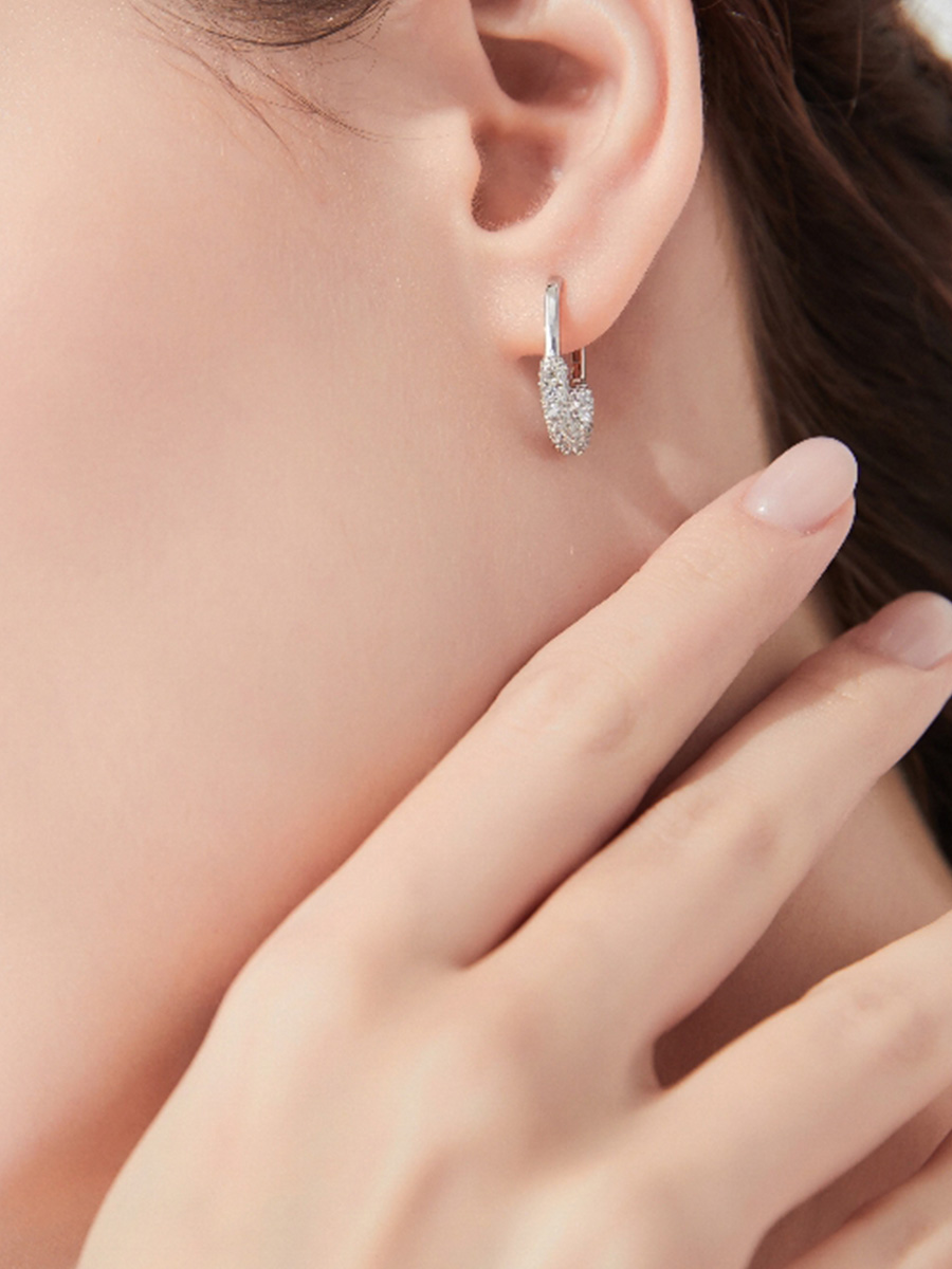 Attentionme®925 Sterling Silver, Silver Half Diamond Geometric Earrings.The woven design, zircon inlay, and 925 silver material can add a sense of sophistication whether paired with casual wear or evening wear.-Attentionme