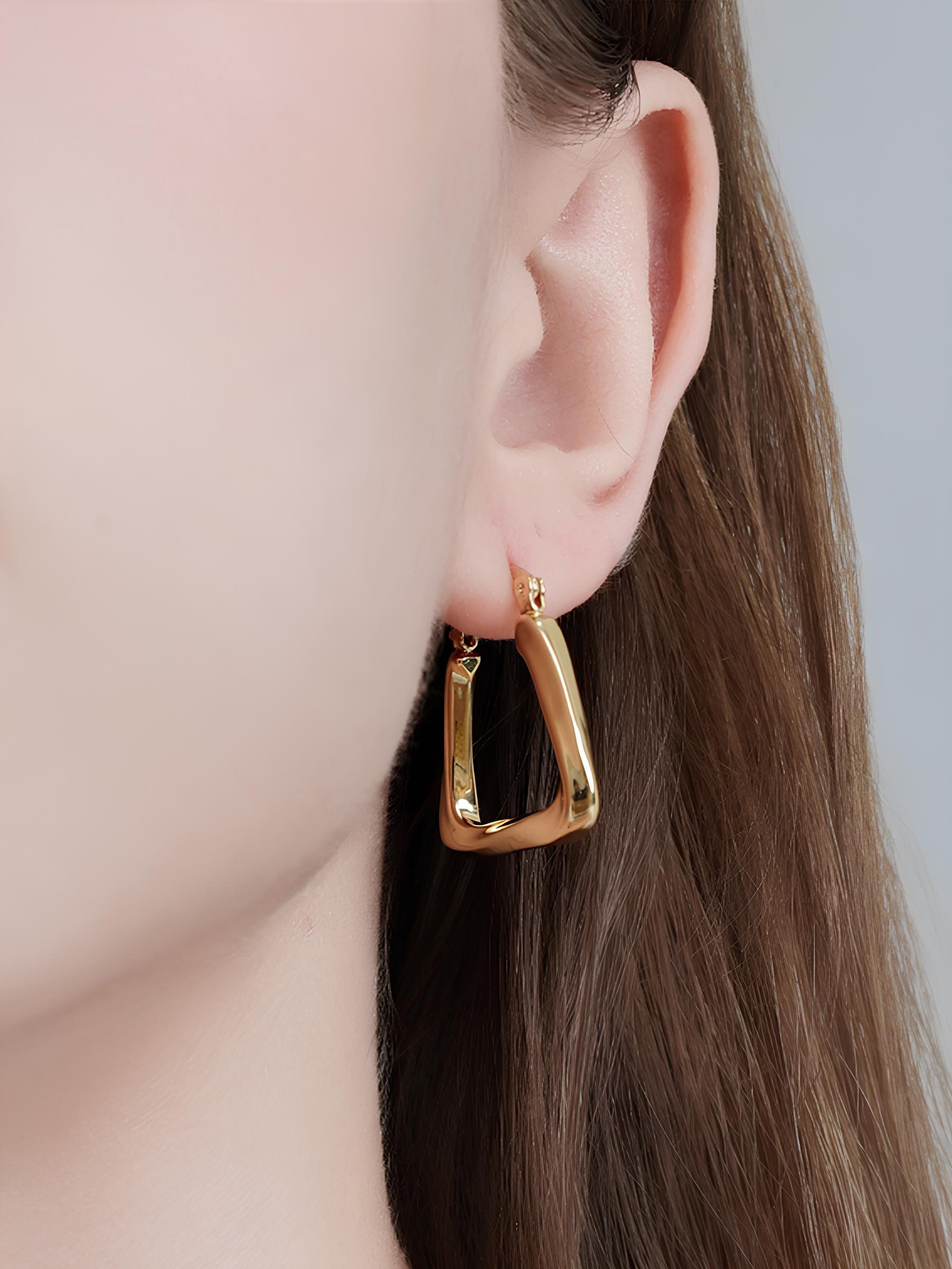 Attentionme®18K Gold Silver Triangle Twist Geometric Earrings,  Women Fashion Jewelry Gift.Triangular gold earrings, paired with an evening dress, show off your fashion sense.-Attentionme