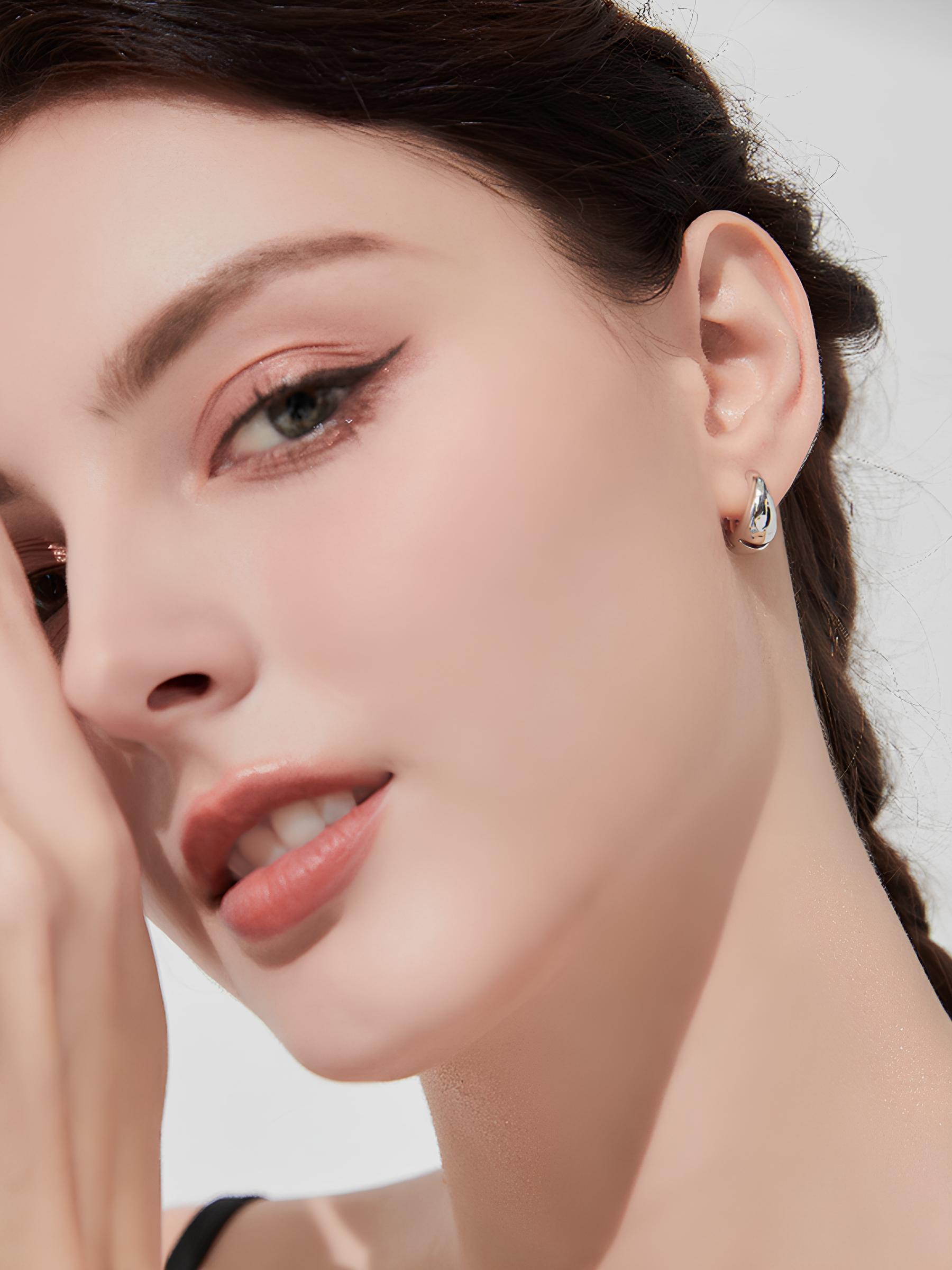 Attentionme®925 Sterling Silver Round Geometric Earrings For Birthdays, Parties.Simple and stylish silver earrings are suitable for women of all ages.-Attentionme