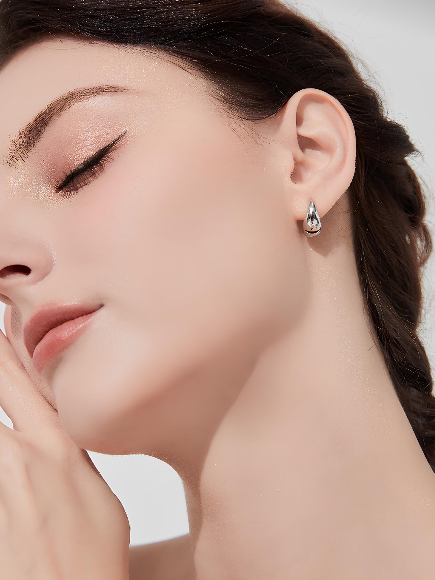 Attentionme®925 Sterling Silver Round Geometric Earrings For Birthdays, Parties.Simple and stylish silver earrings are suitable for women of all ages.-Attentionme