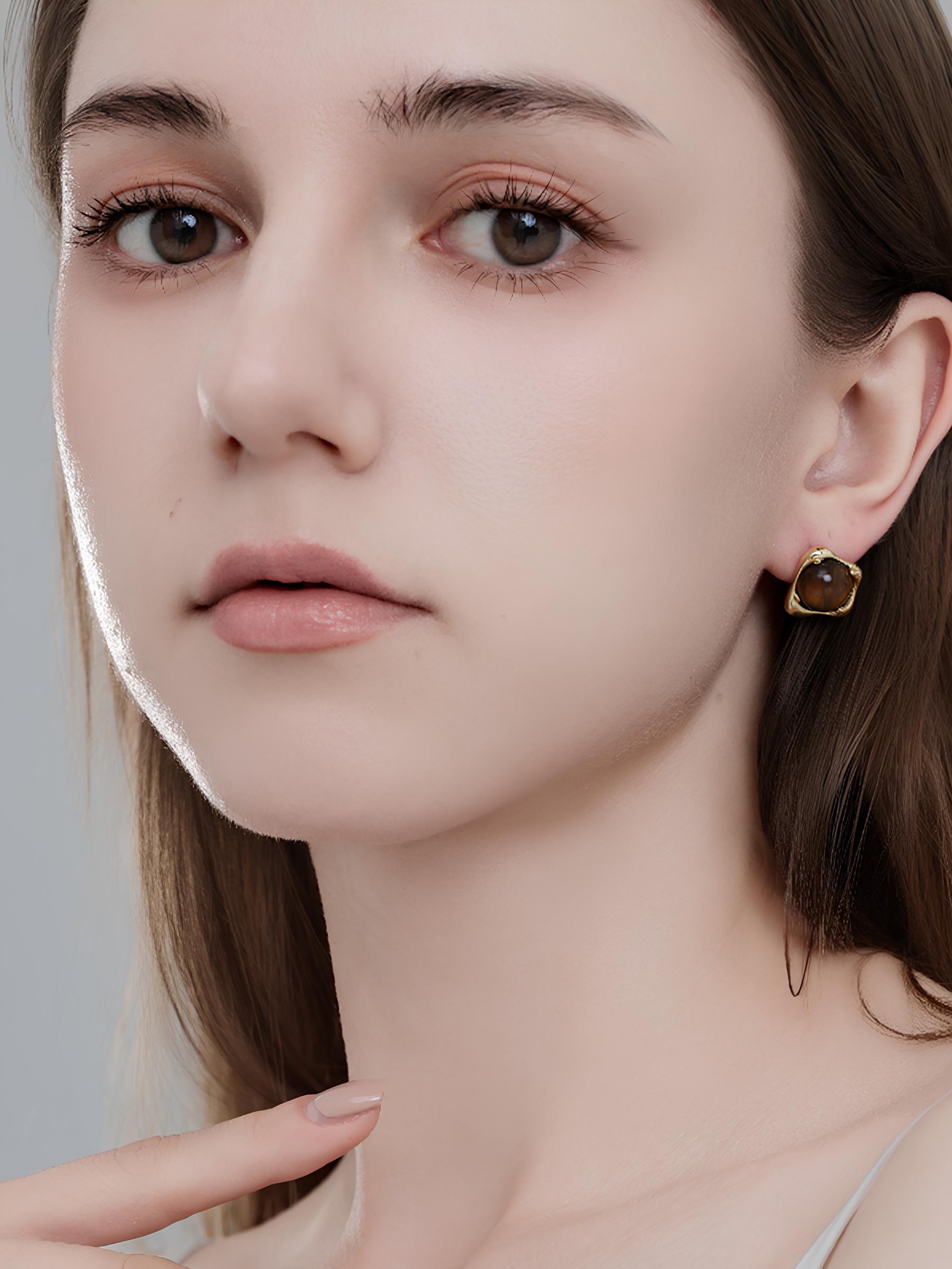 Attentionme®Valentine Tiger Eye Gold Hypoallergenic Earrings, 18k Gold Plated, Gift For Mom.Amber Round Gemstone Stud Earrings.-Attentionme