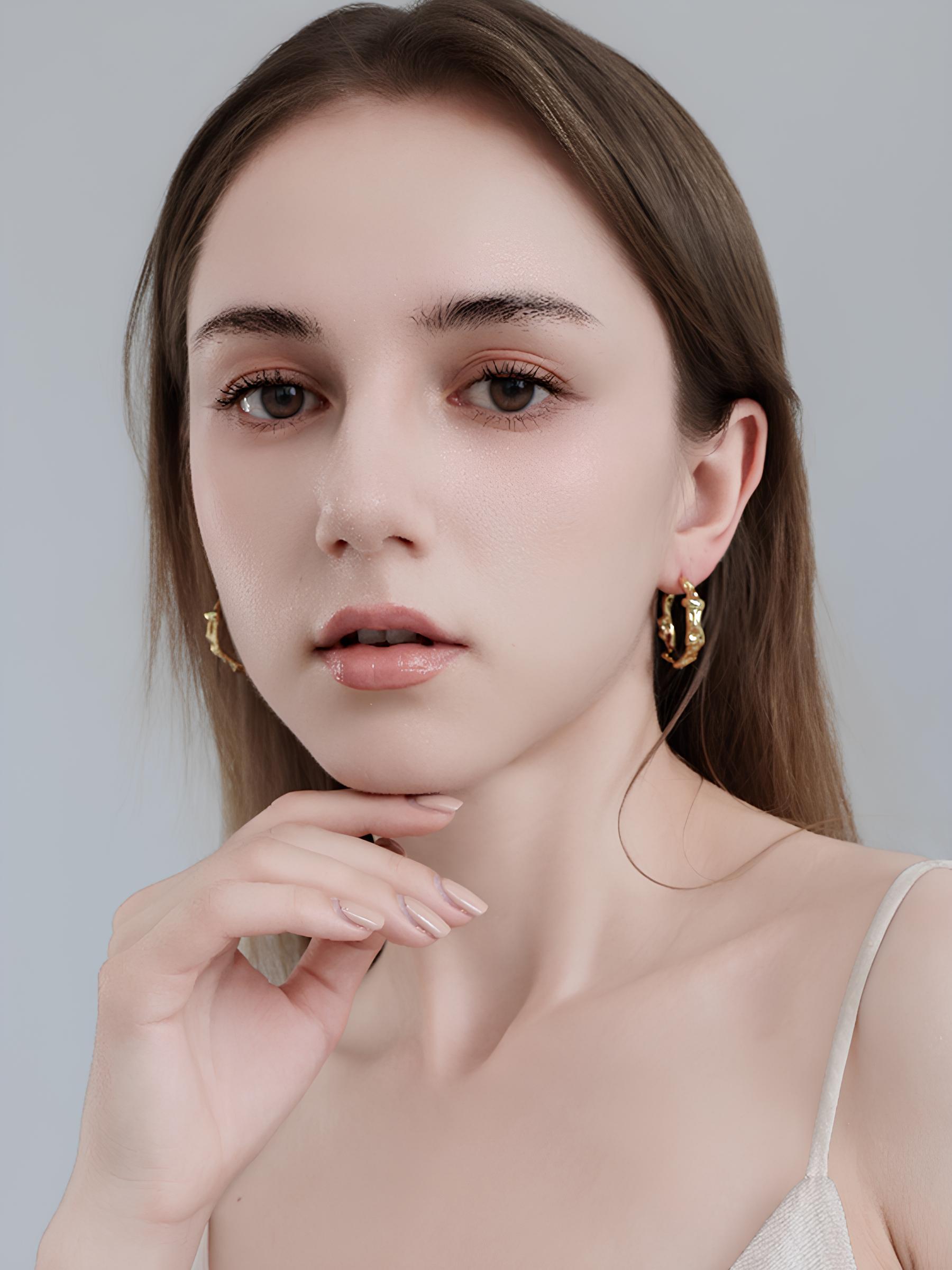 Attentionme®18K Gold Plated Sterling Silver Irregular Hammer Texture Earrings For Women Girls Gifts.The stylish and artistic 18k gold fashion earrings can be easily styled whether paired with casual wear or evening dress.-Attentionme