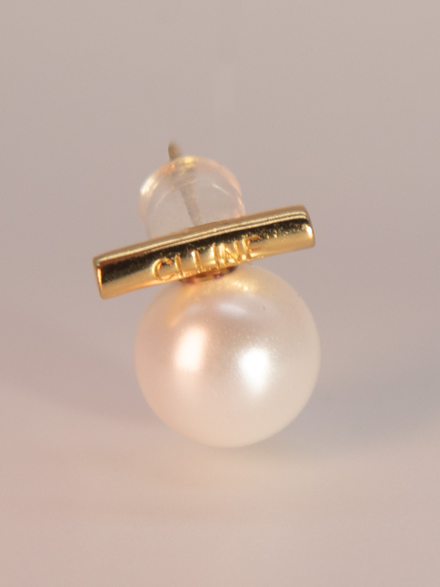 Attentionme®Fever Same Style Earrings, 18K Gold Round White Freshwater Cultured Pearl.Simple and fashionable pearl bar earrings.-Attentionme