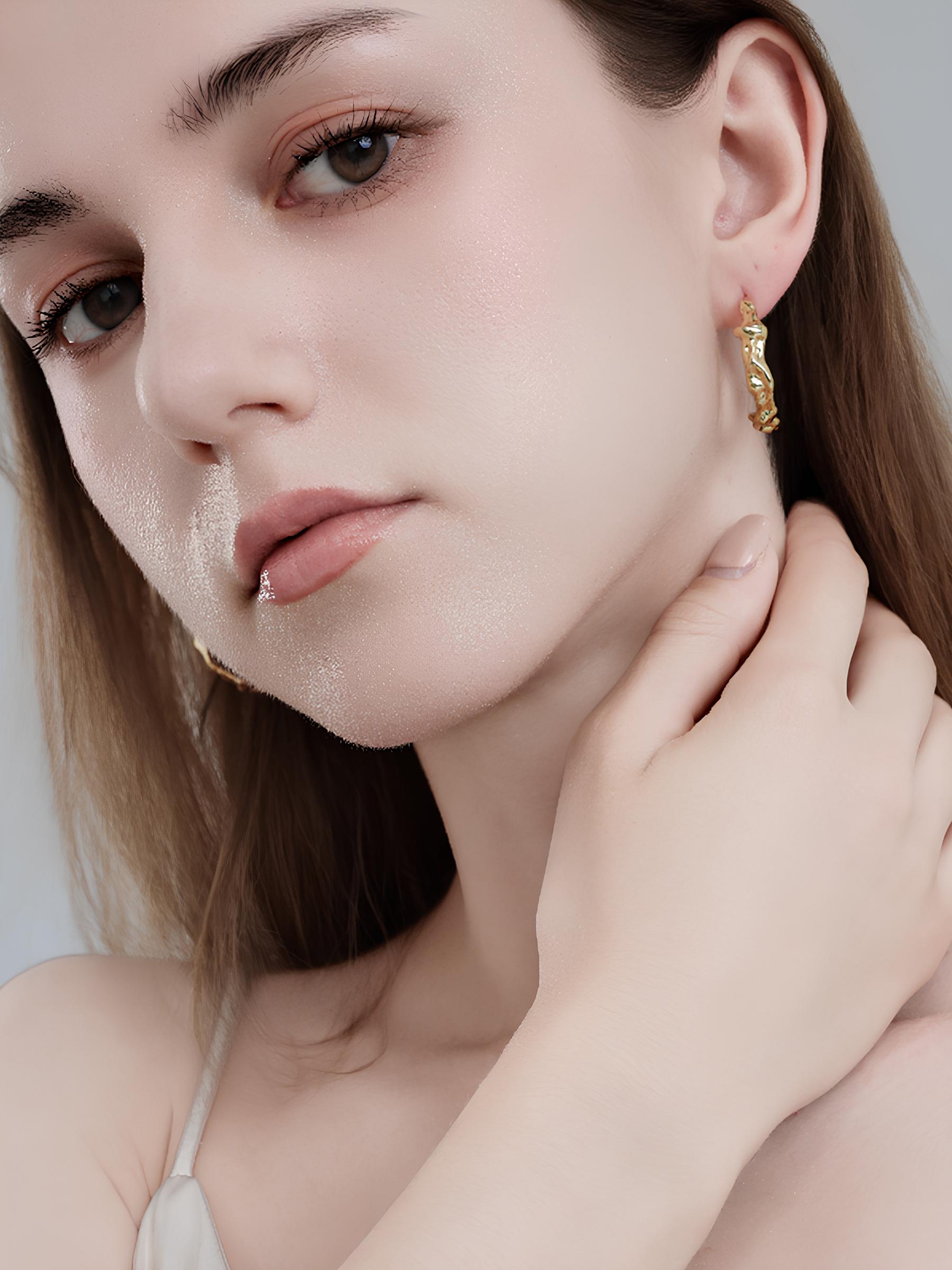 Attentionme®18K Gold Plated Sterling Silver Irregular Hammer Texture Earrings For Women Girls Gifts.The stylish and artistic 18k gold fashion earrings can be easily styled whether paired with casual wear or evening dress.-Attentionme