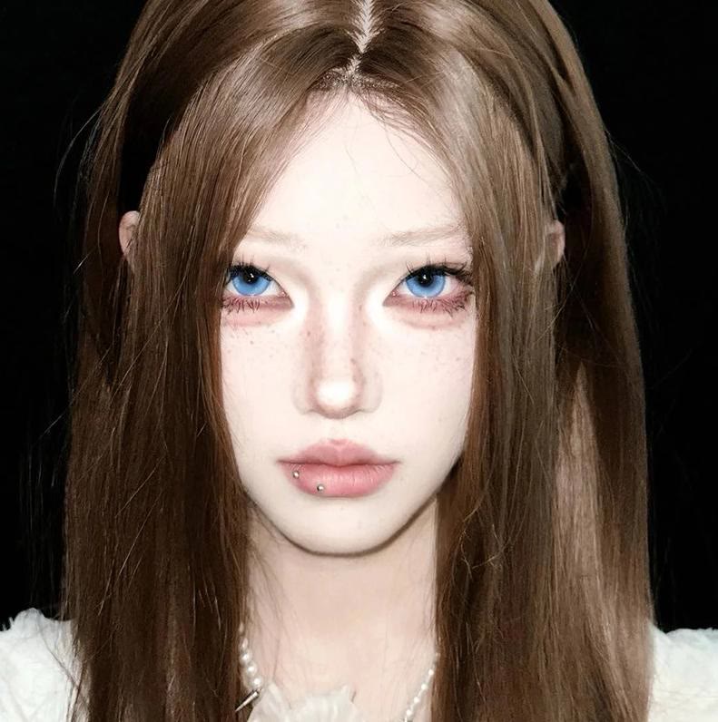 MYEYEBB Lunar Glitter Blue Farbige Kontaktlinsen mit Sehstärke - image 4