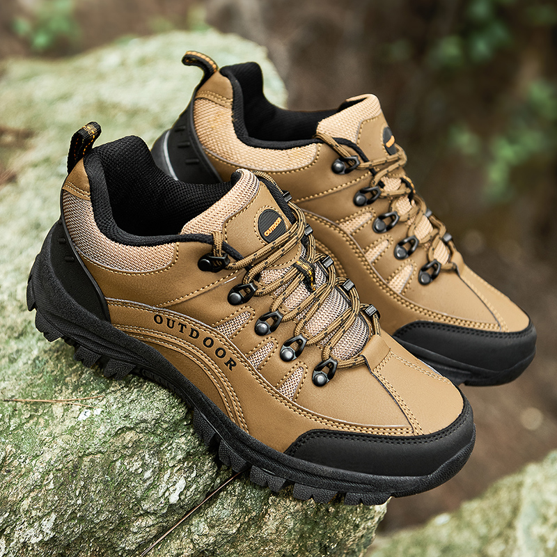 Outdoor mountaineering shoes