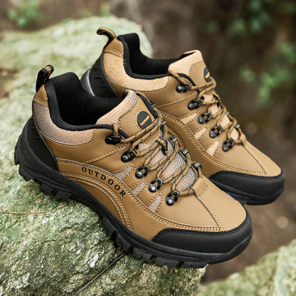 Outdoor mountaineering shoes