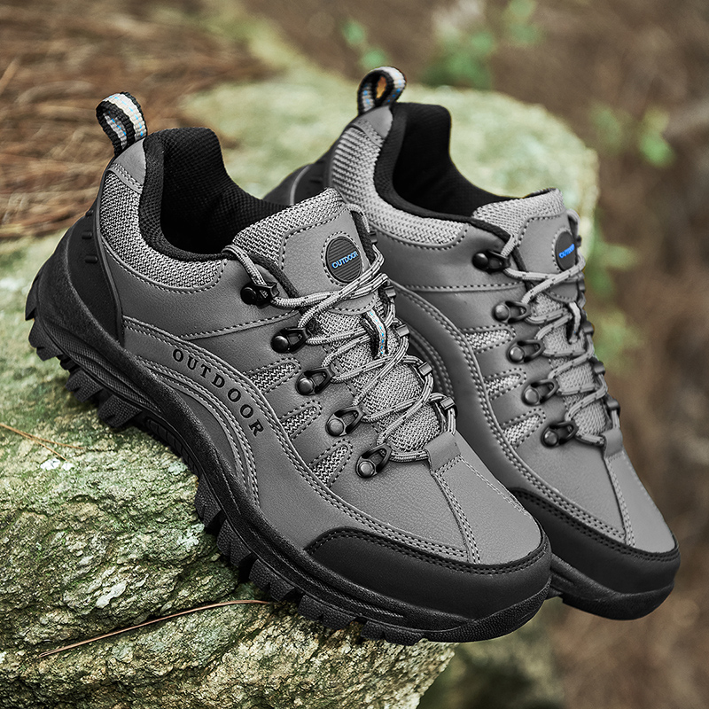 Outdoor mountaineering shoes
