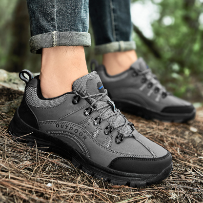 Outdoor mountaineering shoes